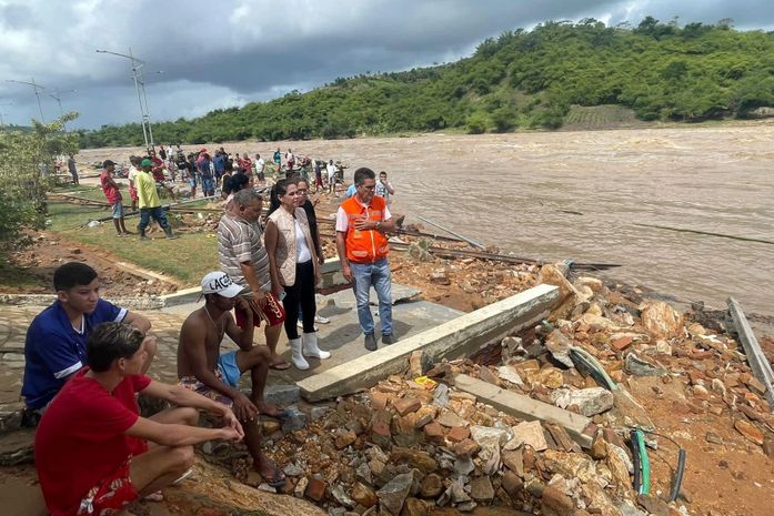 Prefeitura de Branquinha inicia limpeza de ruas e ações em diversas áreas após a enchente