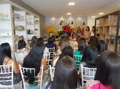 Workshop sobre mesa posta atrai público interessado em receber bem