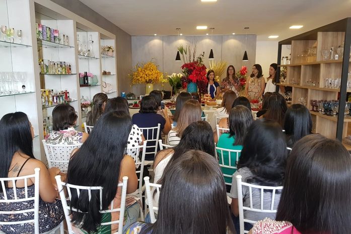 Workshop sobre mesa posta atrai público interessado em receber bem