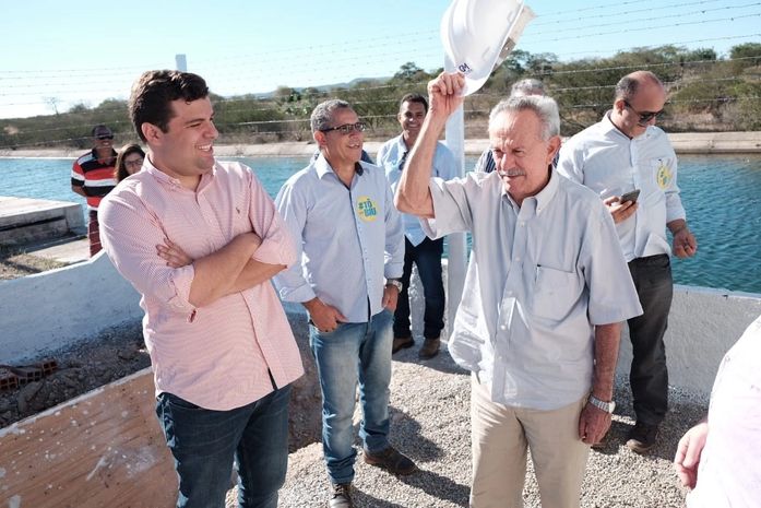 Biu de Lira visita obras da estação de tratamento que levará água para o Sertão