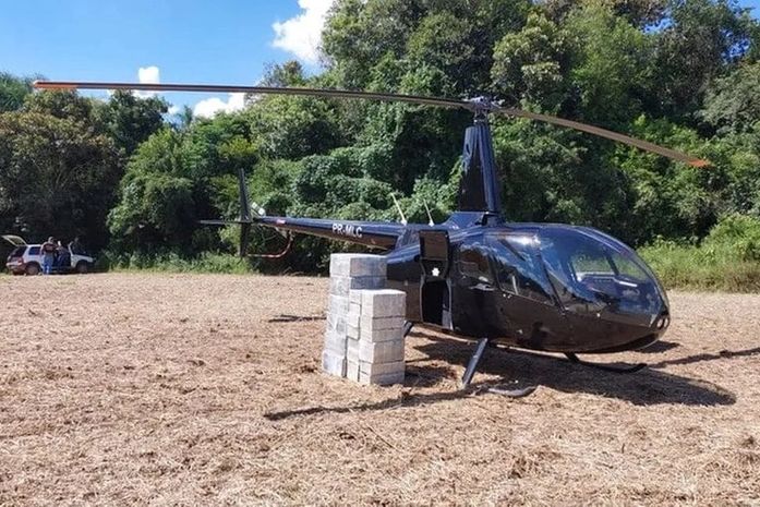 PF apreende 300kg de cocaína em helicóptero no interior de SP