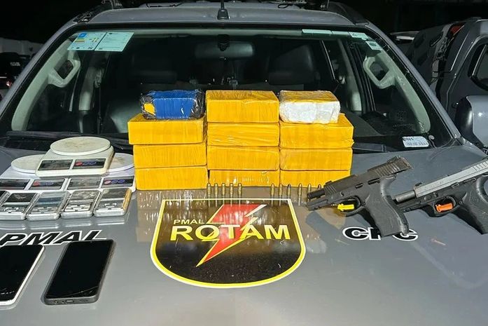 Suspeito é preso com 11 kg de cocaína e duas pistolas durante patrulhamento