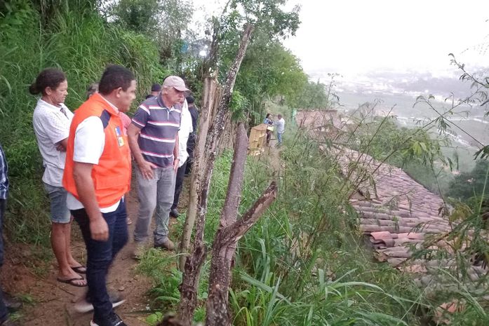 Prefeito Júlio Cezar visita comunidades atingidas pelas chuvas e anuncia medidas