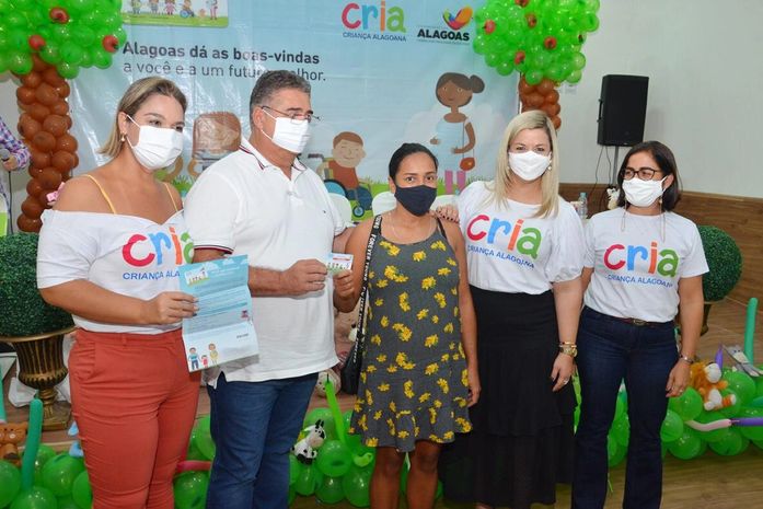 Mulheres de São Miguel dos Campos recebem cartões e kits do CRIA