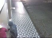Polícia divulga vídeo de dupla arrombando casas lotéricas em AL e investiga quadrilha