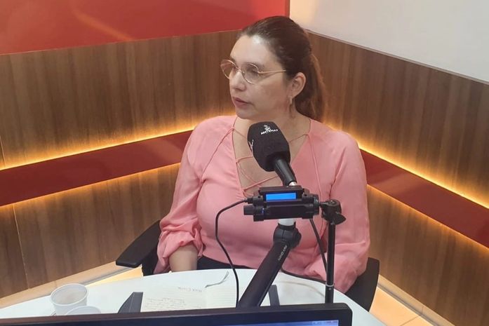 Deputada fala sobre mudança de partido, obras inacabadas e critica "projeto de poder"