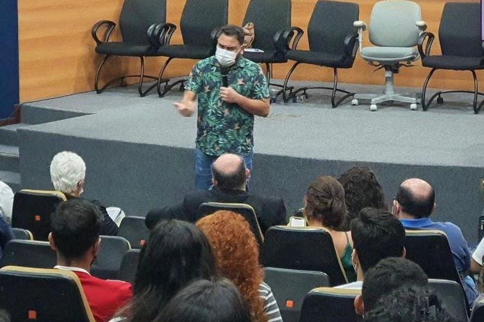 Professor Beto Brito articulou lei, de autoria de Cibele Moura, que vai favorecer milhares de estudantes alagoanos