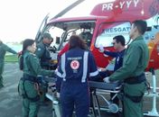 Helicóptero do Samu socorre crianças vítimas de acidentes