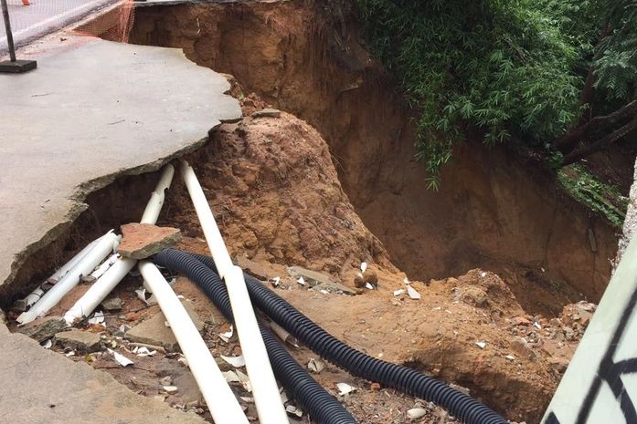 Cratera abriu na via principal do Murilópolis