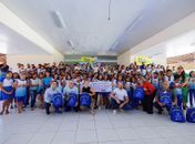 Centenas de estudantes do contraturno recebem kits esportivos
