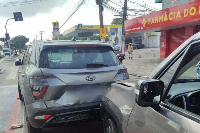 Condutor de Jeep é detido por embriaguez ao volante após colidir com veículo Creta, próximo ao Rei Pelé