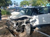 Carro ficou destruído ao se envolver em acidentes na parte alta de Maceió.