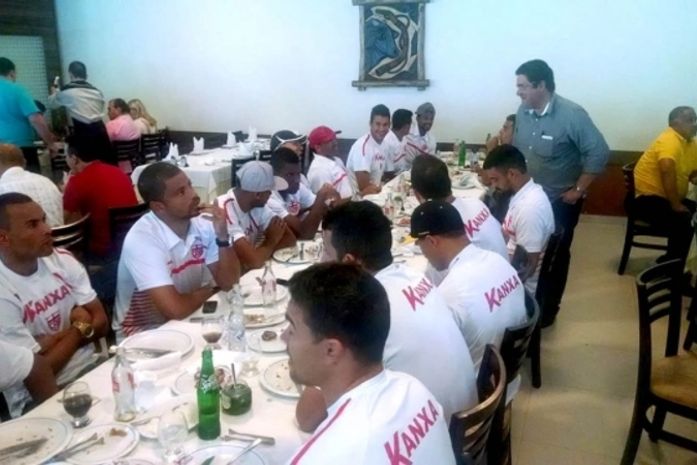 Atletas passaram mal após jantar em hotel (Foto: Ascom CRB)