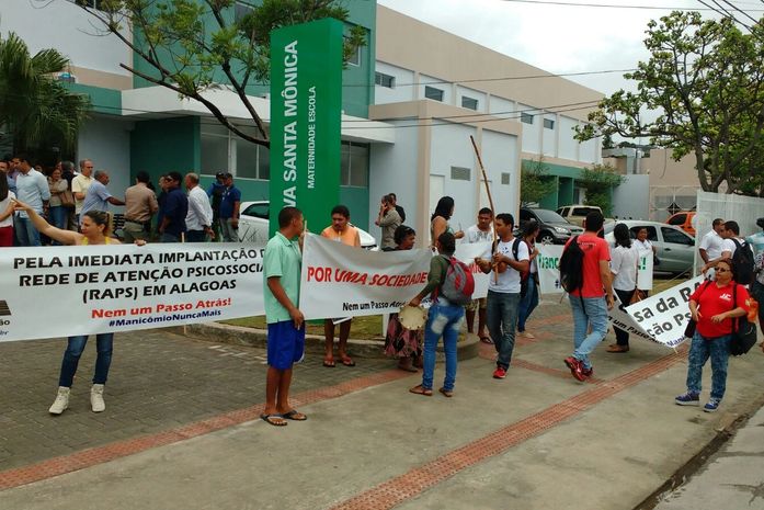 Sindicatos protestam durante reinauguração da Maternidade Santa Mônica