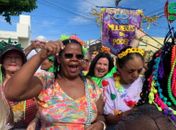 Pessoas idosas celebram Carnaval da Convivência no Cras Pitanguinha