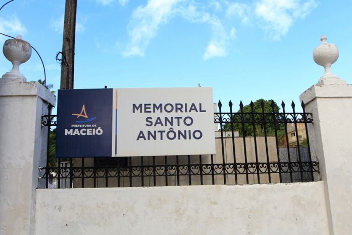 Familiares de sepultados de cemitério em Maceió devem informar danos após serviço interrompido
