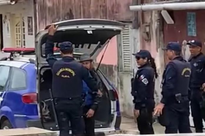 Mulher foi presa após danificar estátua em Pilar