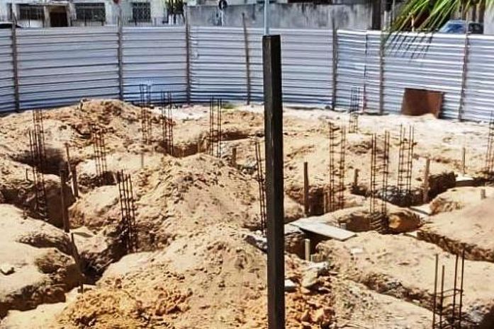 Prazo expirou em 15 de agosto do mesmo ano, com a obra apenas iniciando a fase de fundação