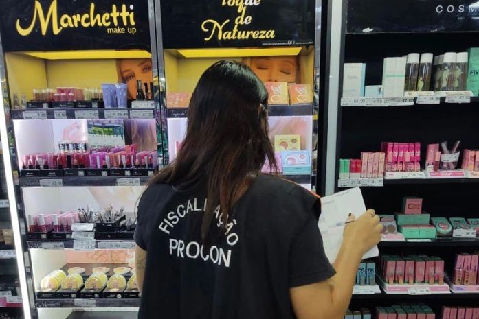 A pesquisa levantou preços de vestuário, eletroeletrônicos, chocolates, hotéis e motéis, entre outros