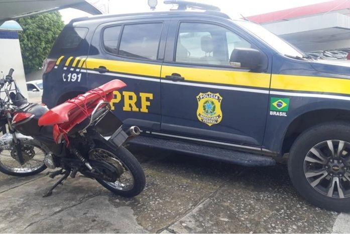 Homem é preso com motocicleta roubada na BR-101