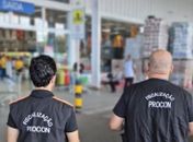 Supermercado é notificado após cliente ser atingida por palete de água sanitária em Maceió