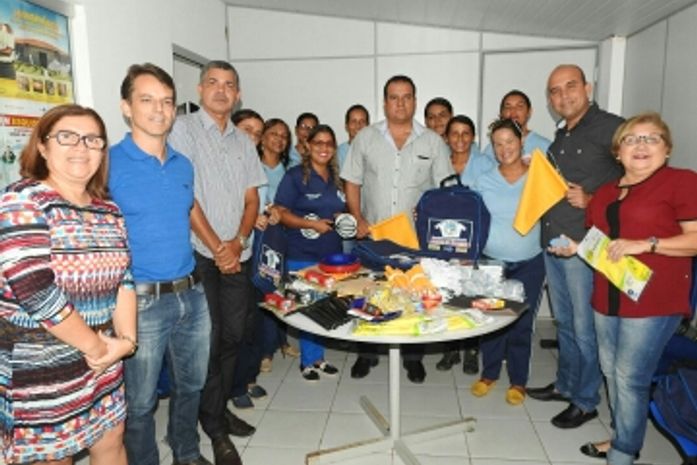 Prefeitura de Paripueira entrega novos kits aos agentes de endemia