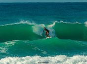 Surfistas criam rede de apoio para mulheres e incentivam prática do esporte em Maceió