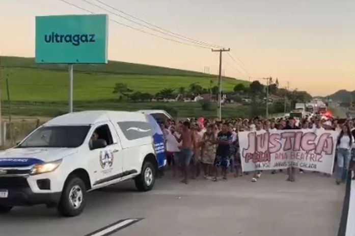 Sepultamento da bebê Ana Beatriz, em Novo Lino