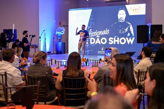 Supermercado São Luiz realiza convenção com palestras, homenagens e sorteios para os colaboradores