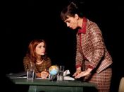 Débora Falabella e Yara de Novaes se apresentam em Maceió com o premiado espetáculo “Contrações”