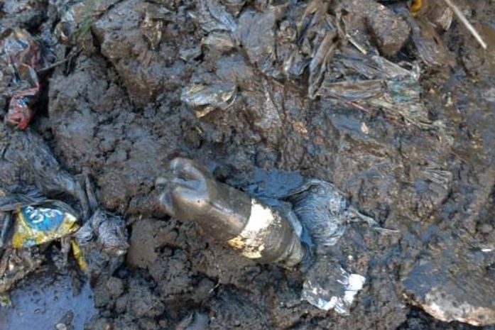Lixo em tubulação é principal causa de alagamentos em período de chuva