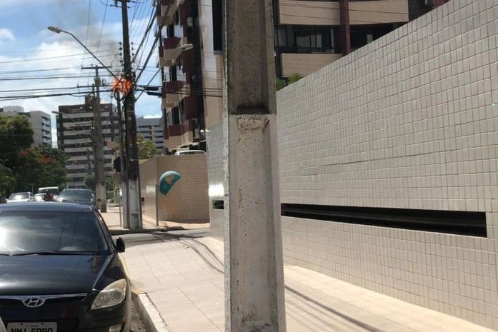 Fios ficaram espalhados pelo chão