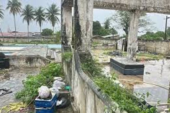 Cumprindo decisão judicial, integrantes do Movimento Via do Trabalho, desocupam antiga sede social do ASA