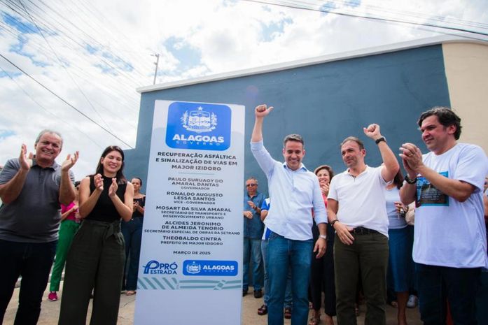 Paulo Dantas entrega pavimentação em Major Izidoro