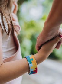 Comissão aprova projeto para capacitar mães de autistas como mediadoras escolares