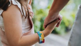 Comissão aprova projeto para capacitar mães de autistas como mediadoras escolares