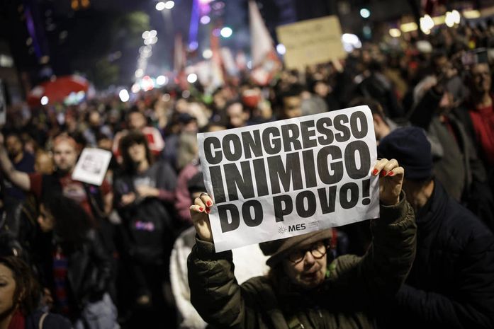 Eduardo Bolsonaro, Gil, Chico e Caetano