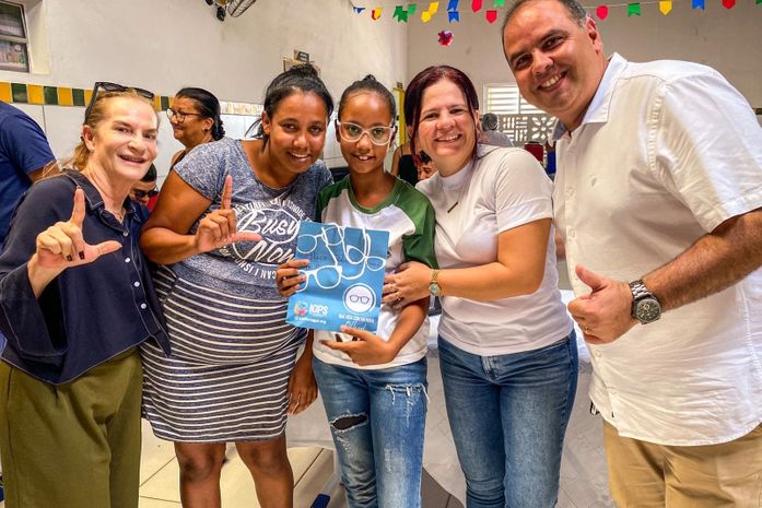 Barra de Santo Antônio: PrefeitaLívia Carla prioriza melhoria no aprendizado dos alunos através da entrega de óculos de grau