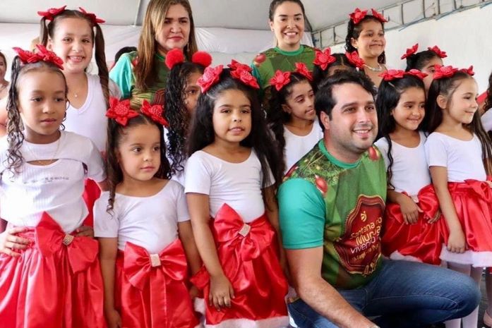 Vivendo a Magia do Natal: prefeitura de Santana do Mundaú leva projeto para a Munguba