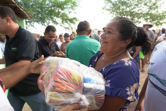 920 famílias de Piranhas são contempladas com nova entrega de cestas básicas⠀