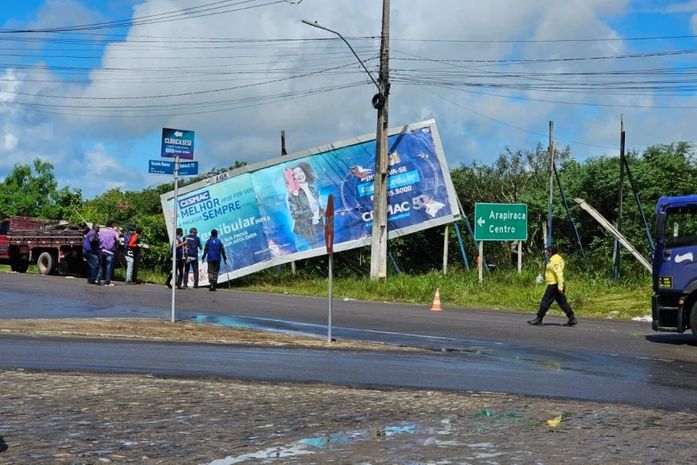Arapiraca avança pra 3ª fase do processo de readequação e remoção de outdoors no município