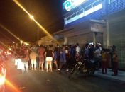 Jovem é rendido e espancado por populares após tentativa frustrada de roubo a motocicleta