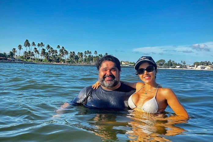 Cantor sertanejo curte férias em Maceió