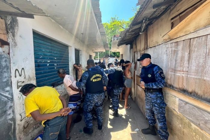 Guarda Municipal realiza operação de combate ao tráfico na Feira do Rato