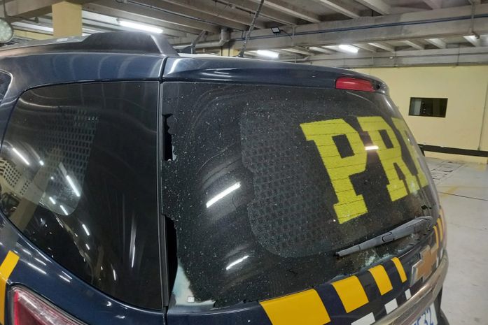 Homem é preso após depredar viatura da PRF em Rio Largo