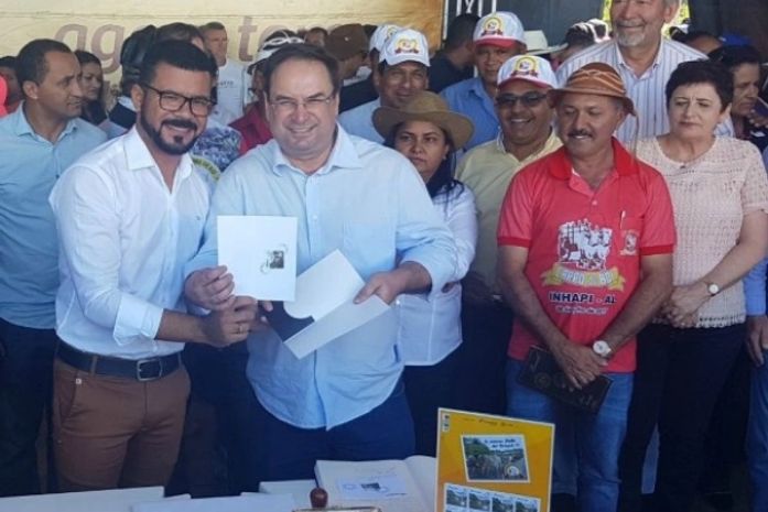 Luciano Barbosa representa governador na Festa do Carro de Boi em Inhapi