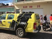 Motorista de van é morto a tiros dentro de bar
