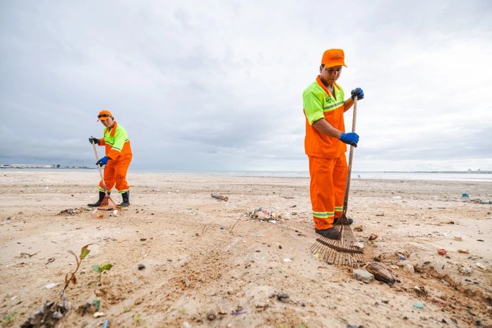 Prefeitura retira mais de 2.600 toneladas de lixo da orla marítima em apenas 3 meses