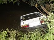 Carro cai de ponte e 6 crianças e um homem morrem; Gol levava 9 pessoas