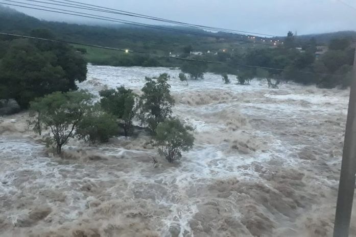 Com rompimento de barragem em Pernambuco, nível da água em Santana do Ipanema sobe mais de 2 metros; veja vídeo
